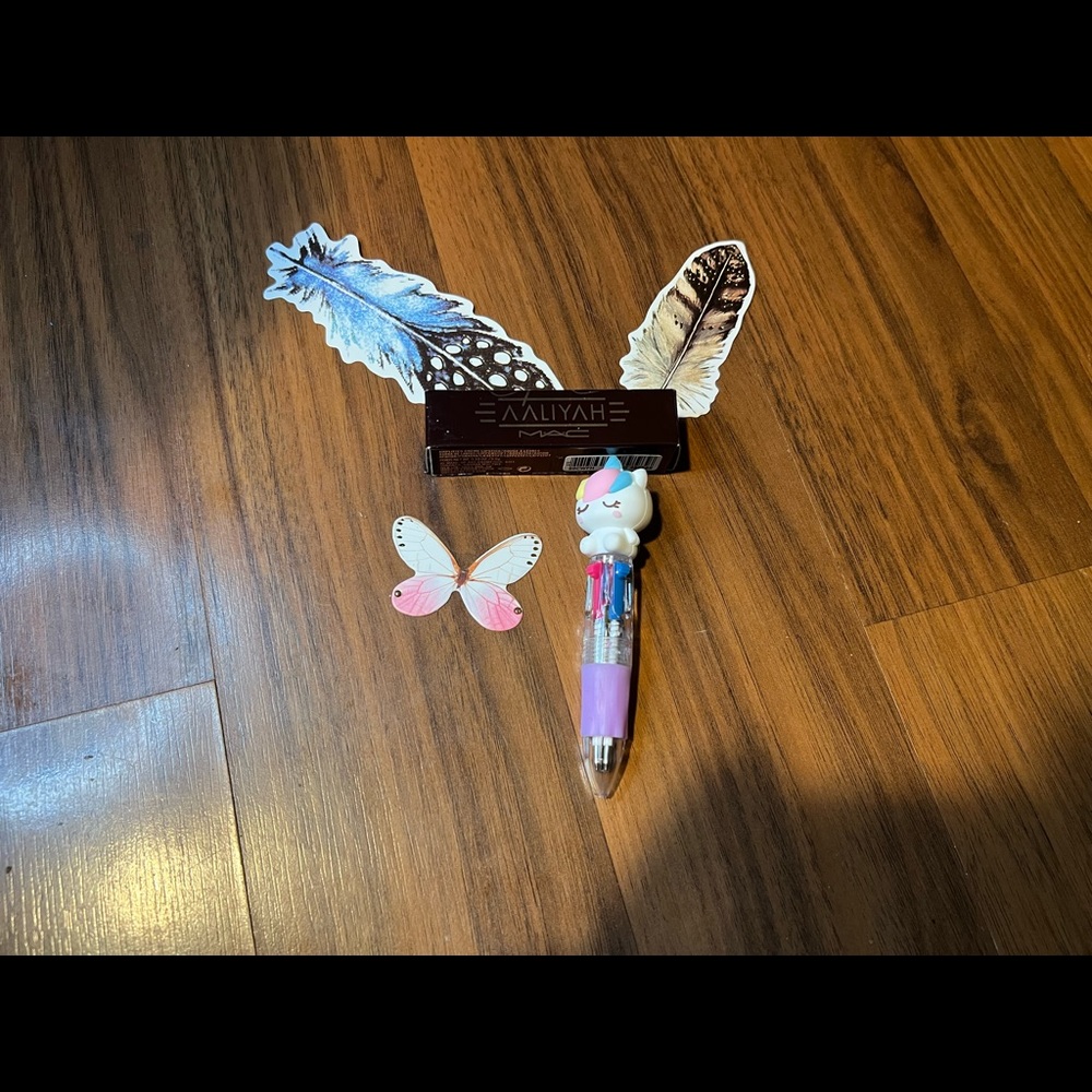 MAC x Aaliyah Lipstick (More a thank A Woman)